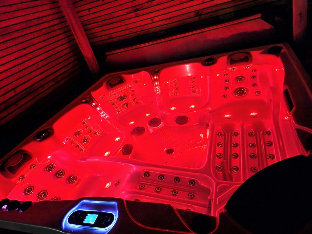 Xxhot Tubxx 4Bed Semi, Sleeps 8, 2 Bathrooms 黑潭 外观 照片